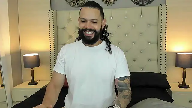 Snapshot of AlukardBig chatting on October 29, 2025, 8:30 pm AlukardBig online show from October 29, 2025, 8:30 pm