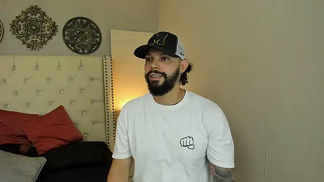 Snapshot of AlukardBig chatting on October 16, 2025, 8:06 pm AlukardBig online show from October 16, 2025, 8:06 pm