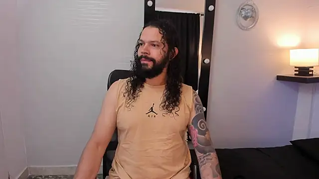 Snapshot of AlukardBig chatting on November 7, 2025, 1:26 pm AlukardBig online show from November 7, 2025, 1:26 pm