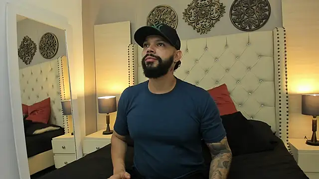 Snapshot of AlukardBig chatting on October 15, 2025, 8:17 pm AlukardBig online show from October 15, 2025, 8:17 pm