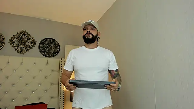 Snapshot of AlukardBig chatting on October 21, 2025, 8:19 pm AlukardBig online show from October 21, 2025, 8:19 pm