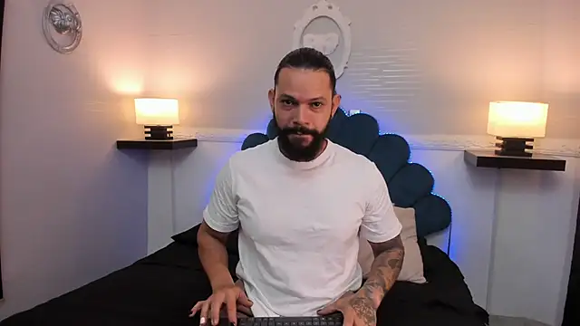 Snapshot of AlukardBig chatting on November 6, 2025, 1:04 pm AlukardBig online show from November 6, 2025, 1:04 pm