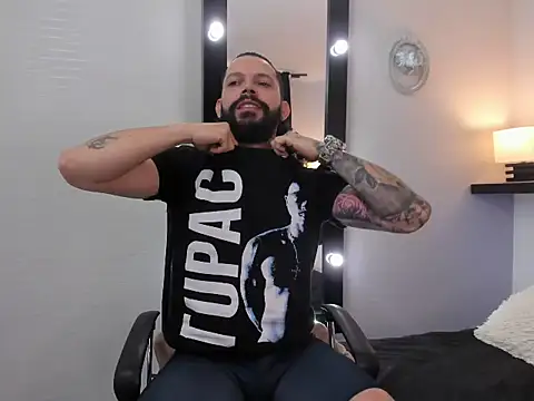 Snapshot of AlukardBig chatting on November 4, 2025, 2:21 pm AlukardBig online show from November 4, 2025, 2:21 pm