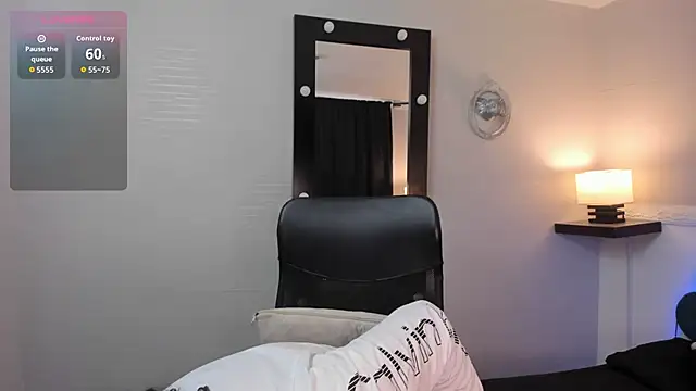 Snapshot of AlukardBig chatting on November 16, 2025, 2:00 pm AlukardBig online show from November 16, 2025, 2:00 pm