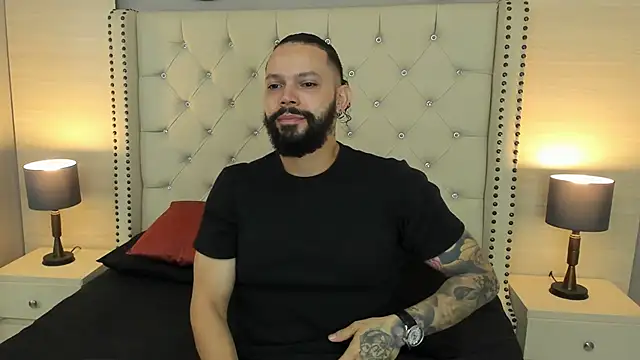 Snapshot of AlukardBig chatting on October 24, 2025, 1:43 pm AlukardBig online show from October 24, 2025, 1:43 pm