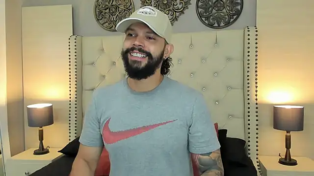 Snapshot of AlukardBig chatting on November 2, 2025, 12:21 pm AlukardBig online show from November 2, 2025, 12:21 pm