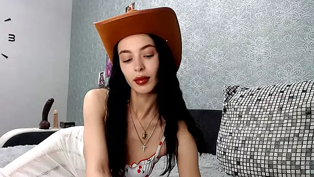 Snapshot of Daphne_Darkthorn chatting on October 18, 2025, 3:08 am Daphne Darkthorn online show from October 18, 2025, 3:08 am