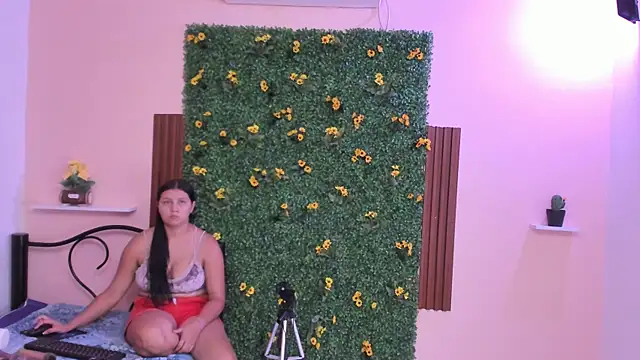 Snapshot of creysydulce chatting on November 25, 2025, 2:01 am creysydulce online show from November 25, 2025, 2:01 am