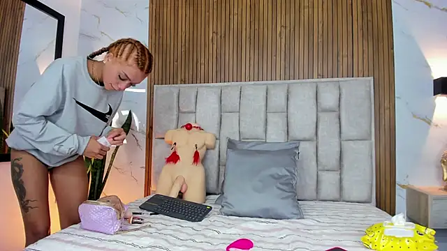 Sassha ferrer online show from December 5, 2025, 7:55 pm