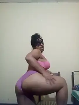 Expose Queen online show from November 20, 2025, 7:58 pm