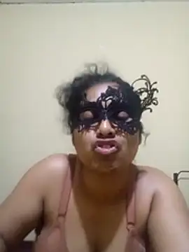 Expose Queen online show from April 6, 2026, 4:52 pm