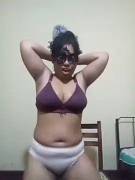 Expose Queen online show from February 19, 2026, 5:10 pm