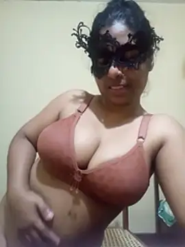 Expose Queen online show from December 16, 2025, 5:50 pm