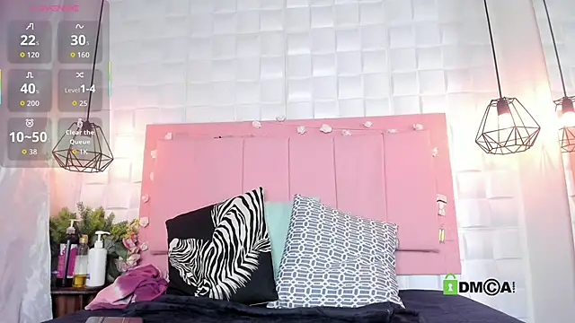 Lunaamorena  online show from January 8, 2026, 7:42 pm