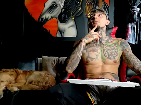 Snapshot of Molotov_Explosive chatting on November 5, 2025, 8:23 pm Molotov Explosive online show from November 5, 2025, 8:23 pm