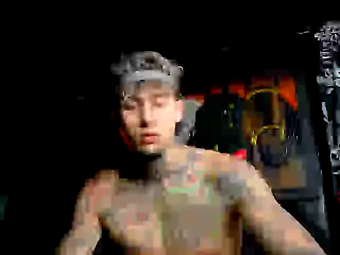 Snapshot of Molotov_Explosive chatting on October 19, 2025, 8:33 pm Molotov Explosive online show from October 19, 2025, 8:33 pm