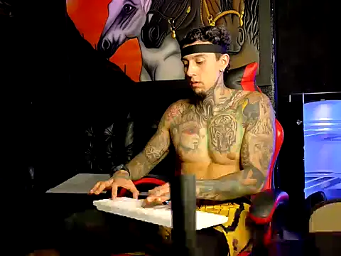 Snapshot of Molotov_Explosive chatting on November 24, 2025, 10:21 pm Molotov Explosive online show from November 24, 2025, 10:21 pm