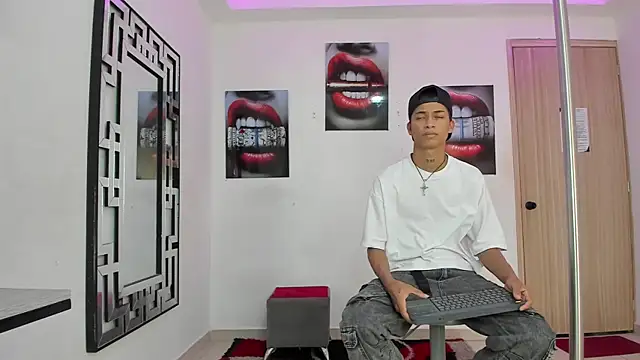 EMPIRE BOYS1 online show from November 30, 2025, 7:03 pm