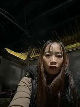 Snapshot of Maymay__ chatting on October 22, 2025, 2:22 am Maymay   online show from October 22, 2025, 2:22 am