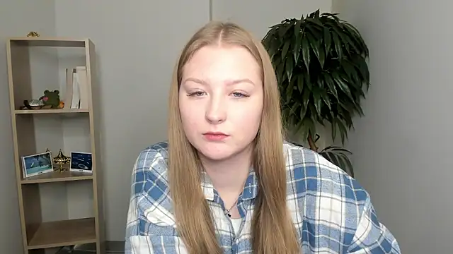 AdenaBourgois online show from October 13, 2025, 10:39 am