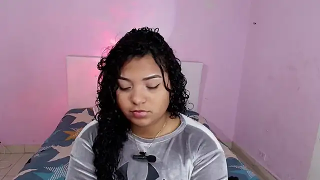 Snapshot of AlissonCurly_ chatting on October 11, 2025, 6:20 pm AlissonCurly online show from October 11, 2025, 6:20 pm