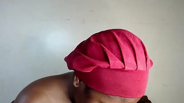 Yolaqueen04 online show from November 16, 2025, 9:19 pm