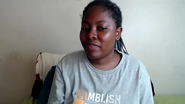 Yolaqueen04 online show from November 10, 2025, 11:48 am