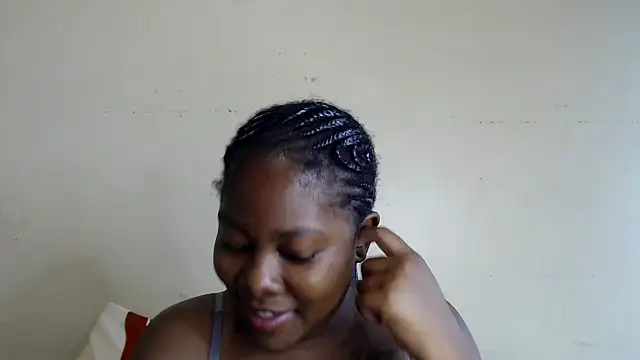 Yolaqueen04 online show from October 29, 2025, 6:56 am