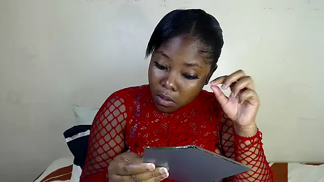 Yolaqueen04 online show from November 19, 2025, 10:04 am