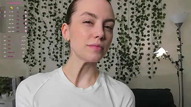 Snapshot of sweet_and_flirt chatting on October 22, 2025, 7:30 am sweet and flirt online show from October 22, 2025, 7:30 am