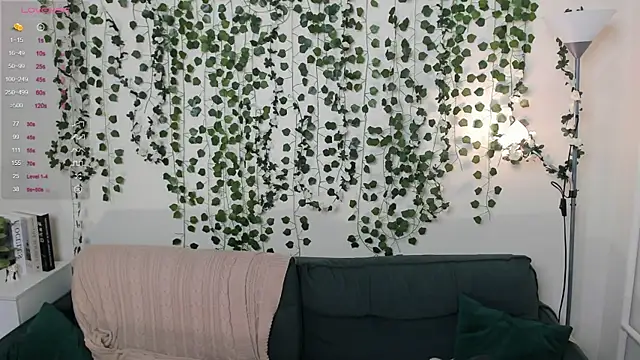 Snapshot of sweet_and_flirt chatting on October 25, 2025, 7:18 am sweet and flirt online show from October 25, 2025, 7:18 am