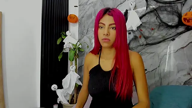 Snapshot of Luna_Ember chatting on October 17, 2025, 11:45 am Luna Ember online show from October 17, 2025, 11:45 am