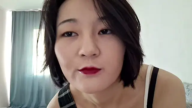 Lyndasilk online show from April 1, 2026, 12:17 pm