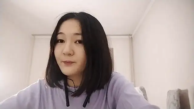 Lyndasilk online show from October 28, 2025, 2:05 pm