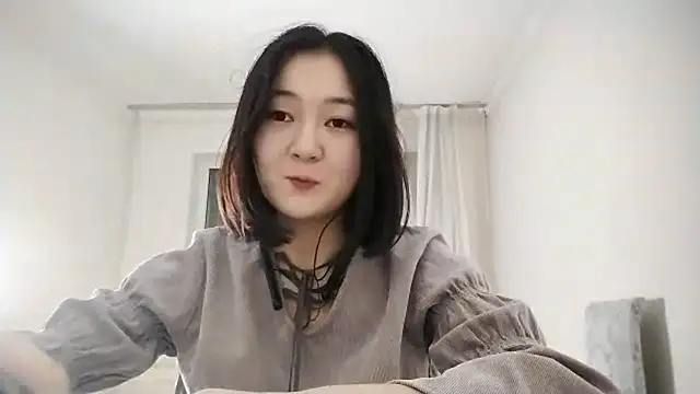 Lyndasilk online show from October 19, 2025, 2:09 pm