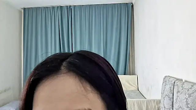 Lyndasilk online show from April 19, 2026, 4:19 pm