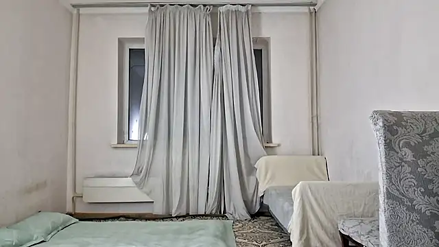 Lyndasilk online show from March 15, 2026, 4:25 pm