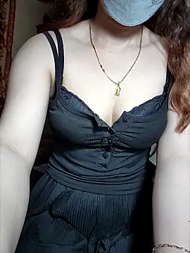 LeanaLy online show from October 20, 2025, 1:33 pm