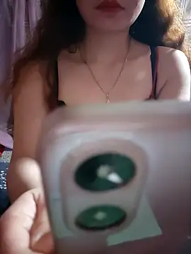 LeanaLy online show from December 2, 2025, 3:07 am