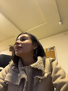 AlyssaRay online show from March 25, 2026, 11:42 am