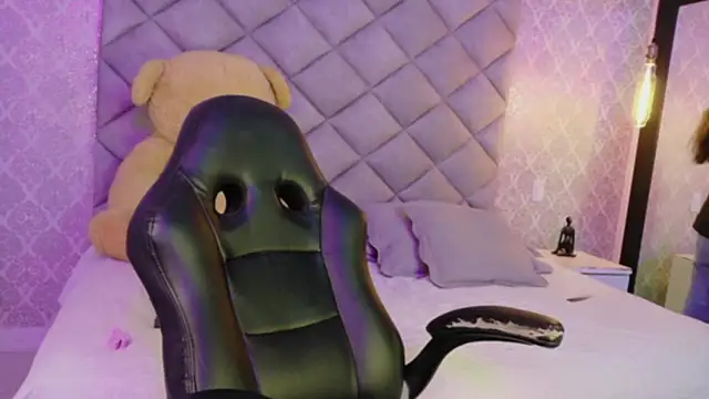 CARO ADAMS1 online show from November 21, 2025, 11:31 am