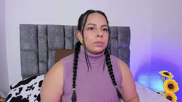 Snapshot of MILA_QUINN chatting on October 25, 2025, 10:54 pm MILA QUINN online show from October 25, 2025, 10:54 pm