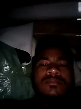 GlossyDare1823 online show from November 3, 2025, 11:41 pm