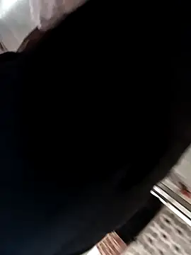 GlossyDare1823 online show from November 4, 2025, 4:44 pm