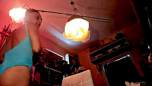 Snapshot of johnnygirthwood chatting on October 13, 2025, 4:52 pm johnnygirthwood online show from October 13, 2025, 4:52 pm