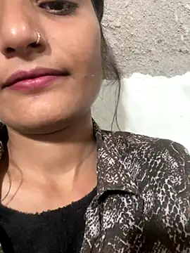 HOTTY CUTI online show from October 15, 2025, 7:49 am