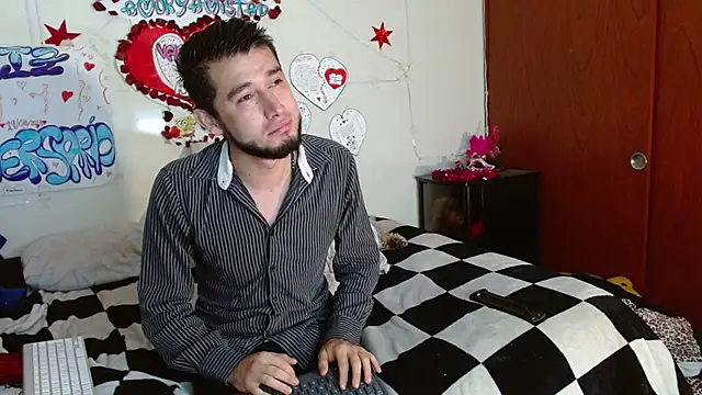 Snapshot of picante70_ chatting on February 4, 2026, 12:44 pm picante70 online show from February 4, 2026, 12:44 pm