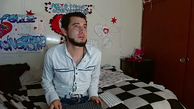 Snapshot of picante70_ chatting on February 17, 2026, 11:18 am picante70 online show from February 17, 2026, 11:18 am