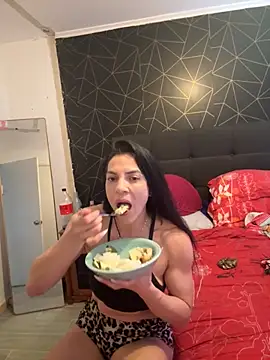 Snapshot of Kattefit chatting on November 17, 2025, 5:17 pm Kattefit online show from November 17, 2025, 5:17 pm