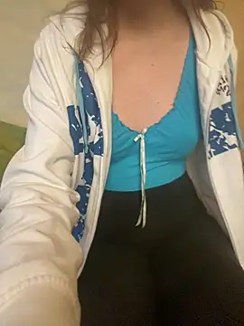 KittieCreme online show from April 3, 2026, 2:12 pm